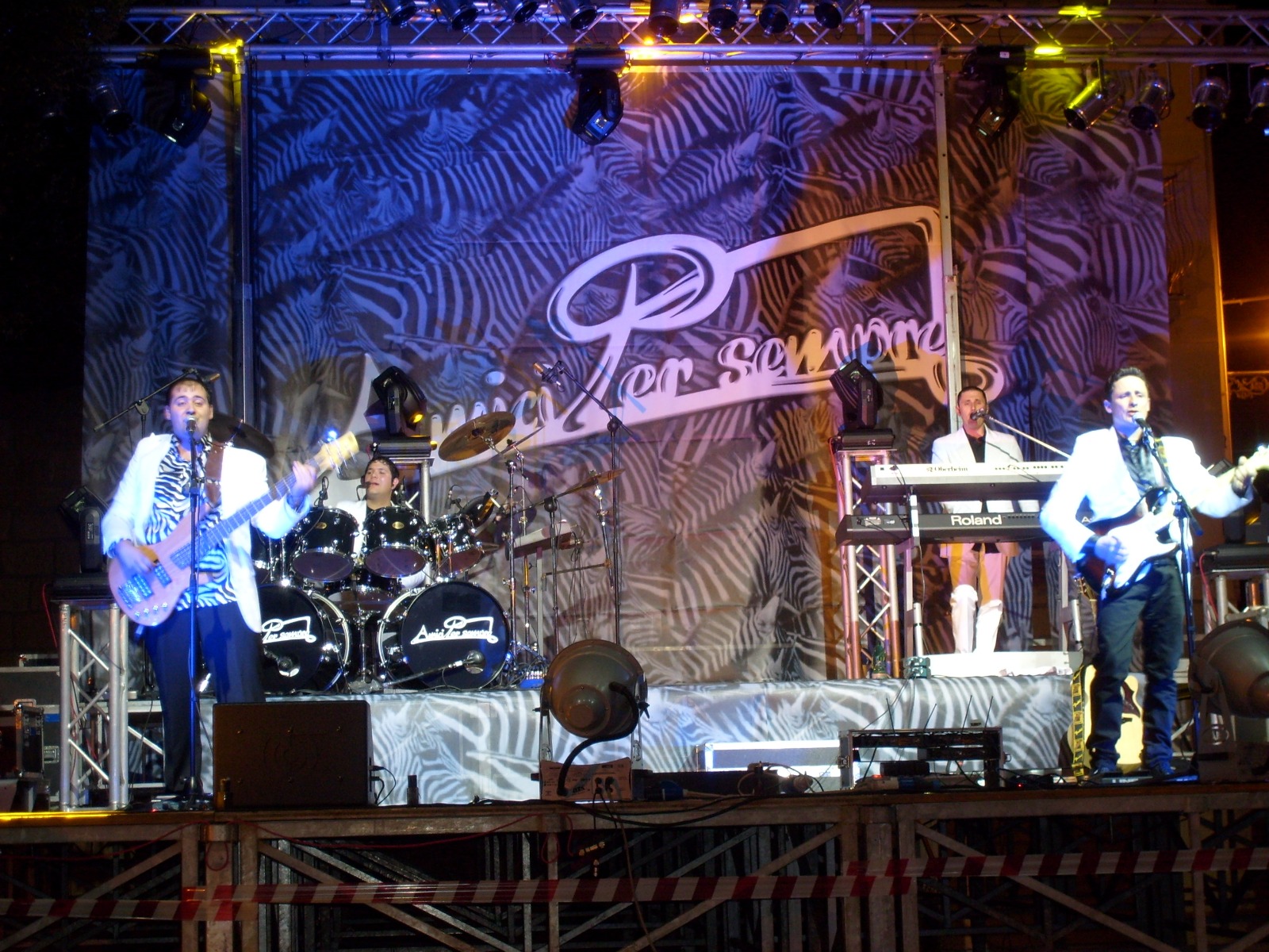Scenografia zebrata – Amici Per Sempre live Viterbo